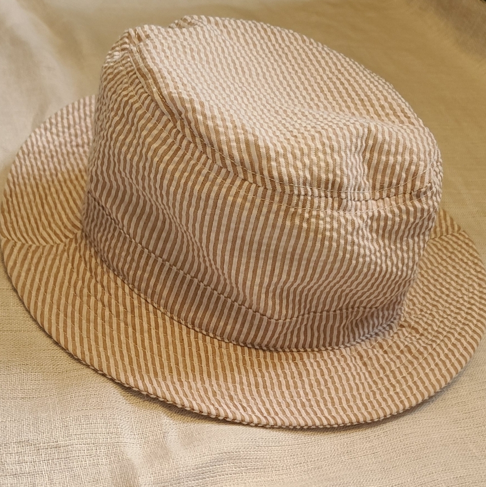 Urban Outfitters bucket hat OS
